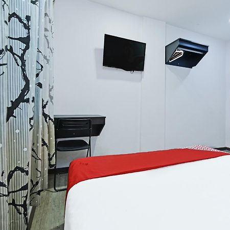 Super Oyo 992 Orange Hotel กัวลาปิลาห์ ภายนอก รูปภาพ