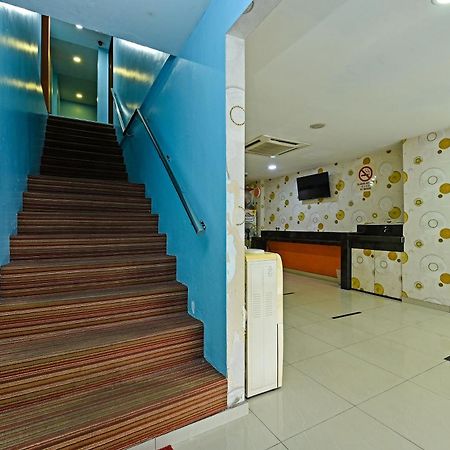 Super Oyo 992 Orange Hotel กัวลาปิลาห์ ภายนอก รูปภาพ