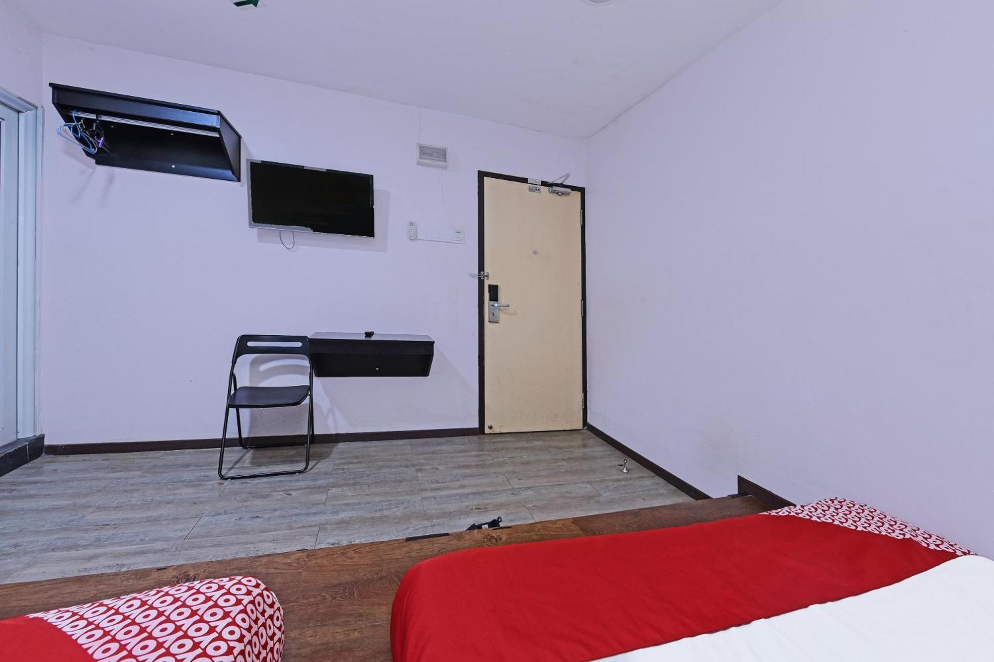 Super Oyo 992 Orange Hotel กัวลาปิลาห์ ภายนอก รูปภาพ