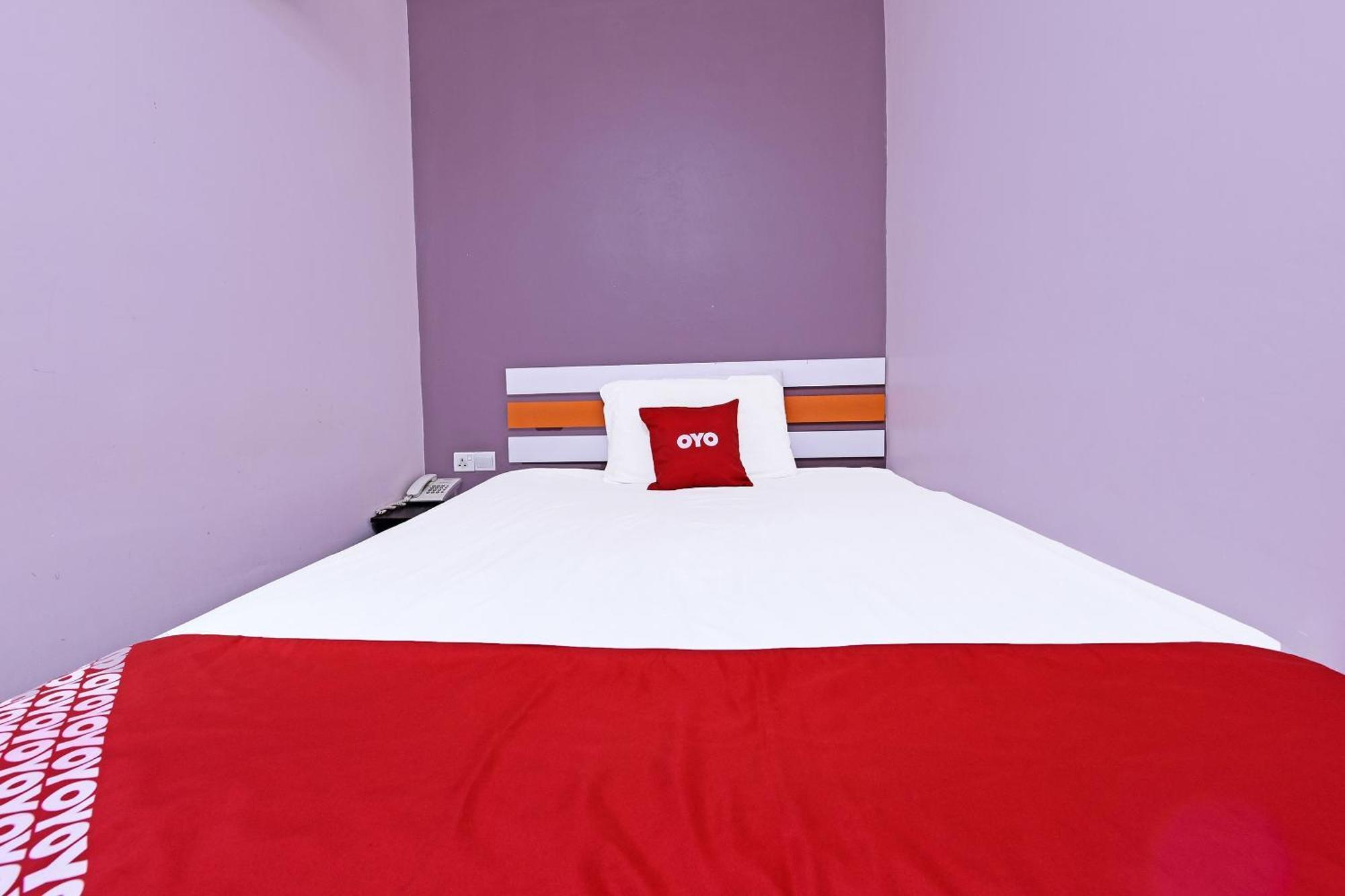 Super Oyo 992 Orange Hotel กัวลาปิลาห์ ภายนอก รูปภาพ
