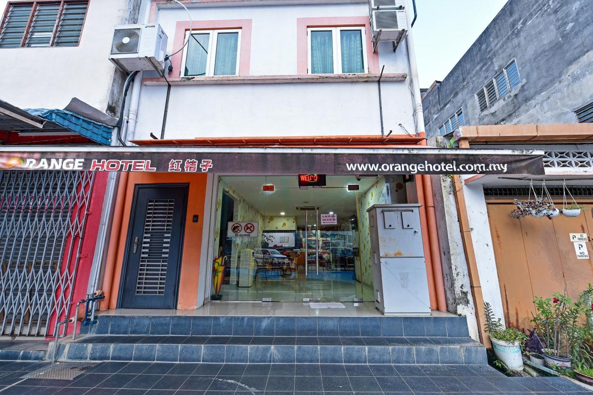 Super Oyo 992 Orange Hotel กัวลาปิลาห์ ภายนอก รูปภาพ