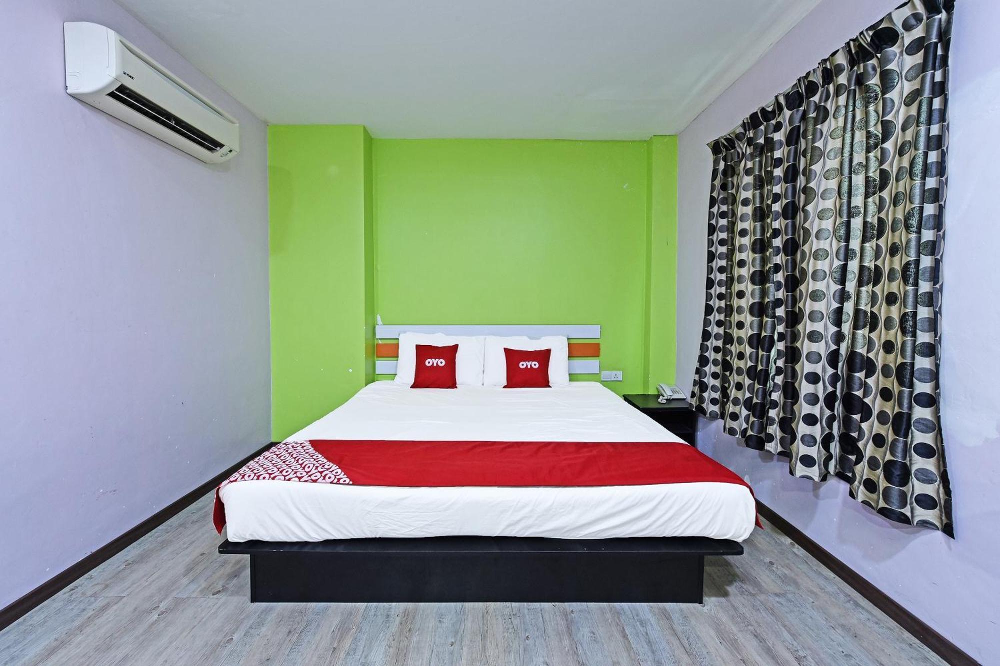 Super Oyo 992 Orange Hotel กัวลาปิลาห์ ภายนอก รูปภาพ