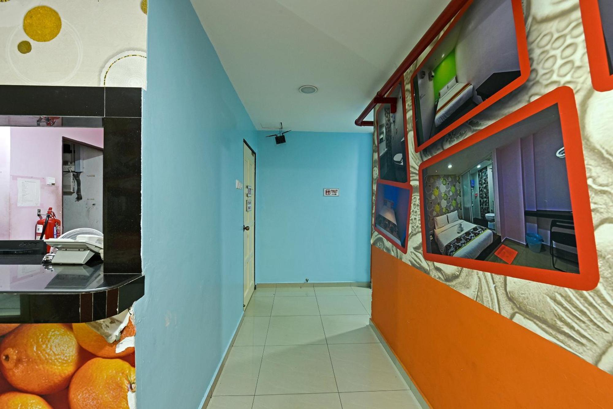 Super Oyo 992 Orange Hotel กัวลาปิลาห์ ภายนอก รูปภาพ