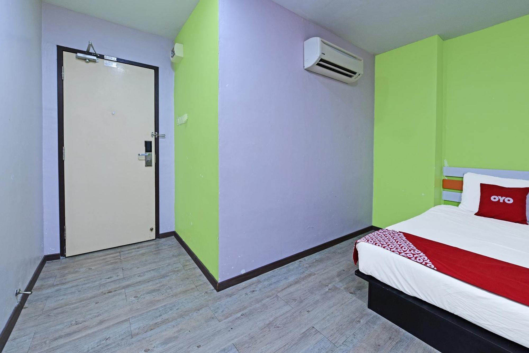 Super Oyo 992 Orange Hotel กัวลาปิลาห์ ภายนอก รูปภาพ