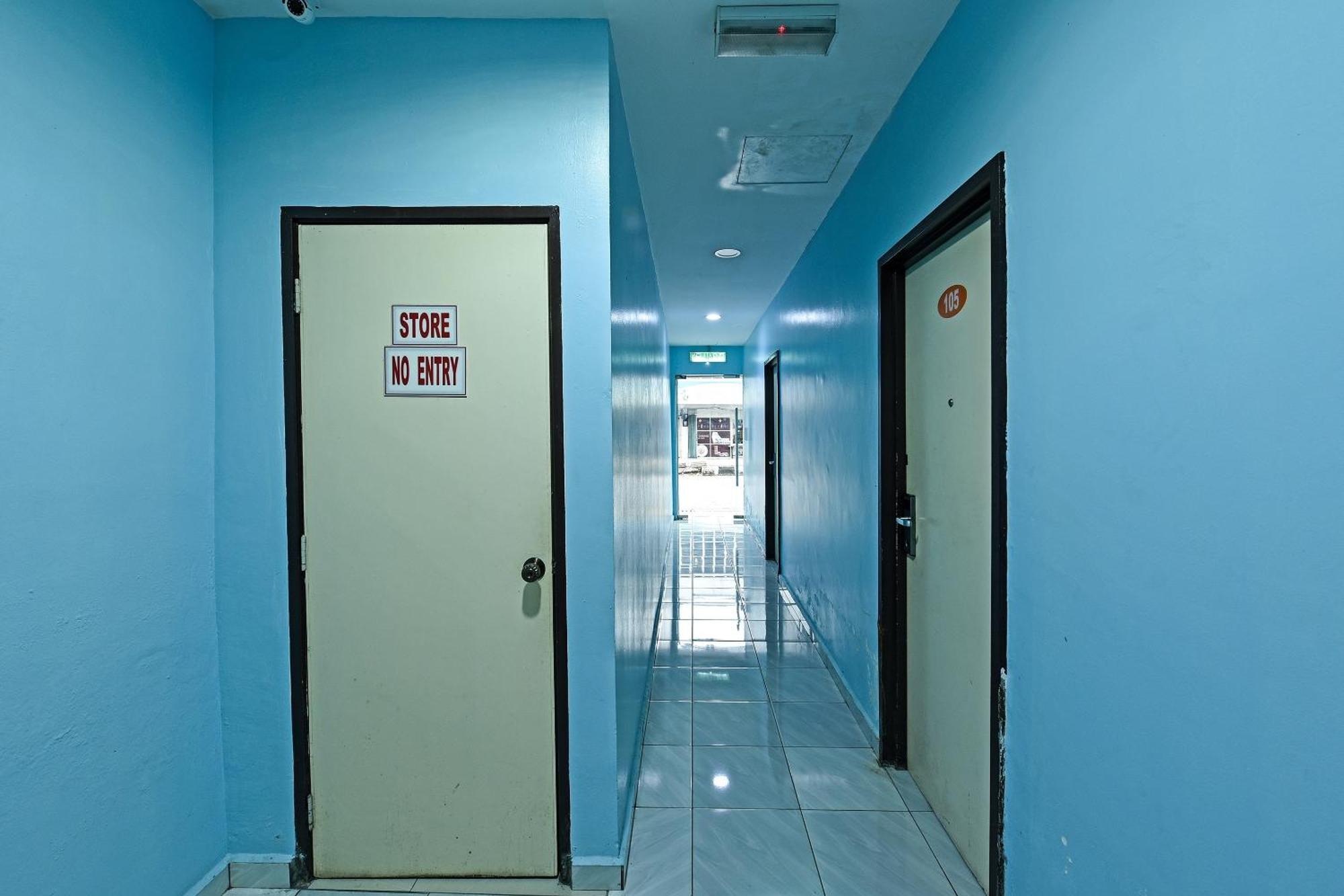 Super Oyo 992 Orange Hotel กัวลาปิลาห์ ภายนอก รูปภาพ