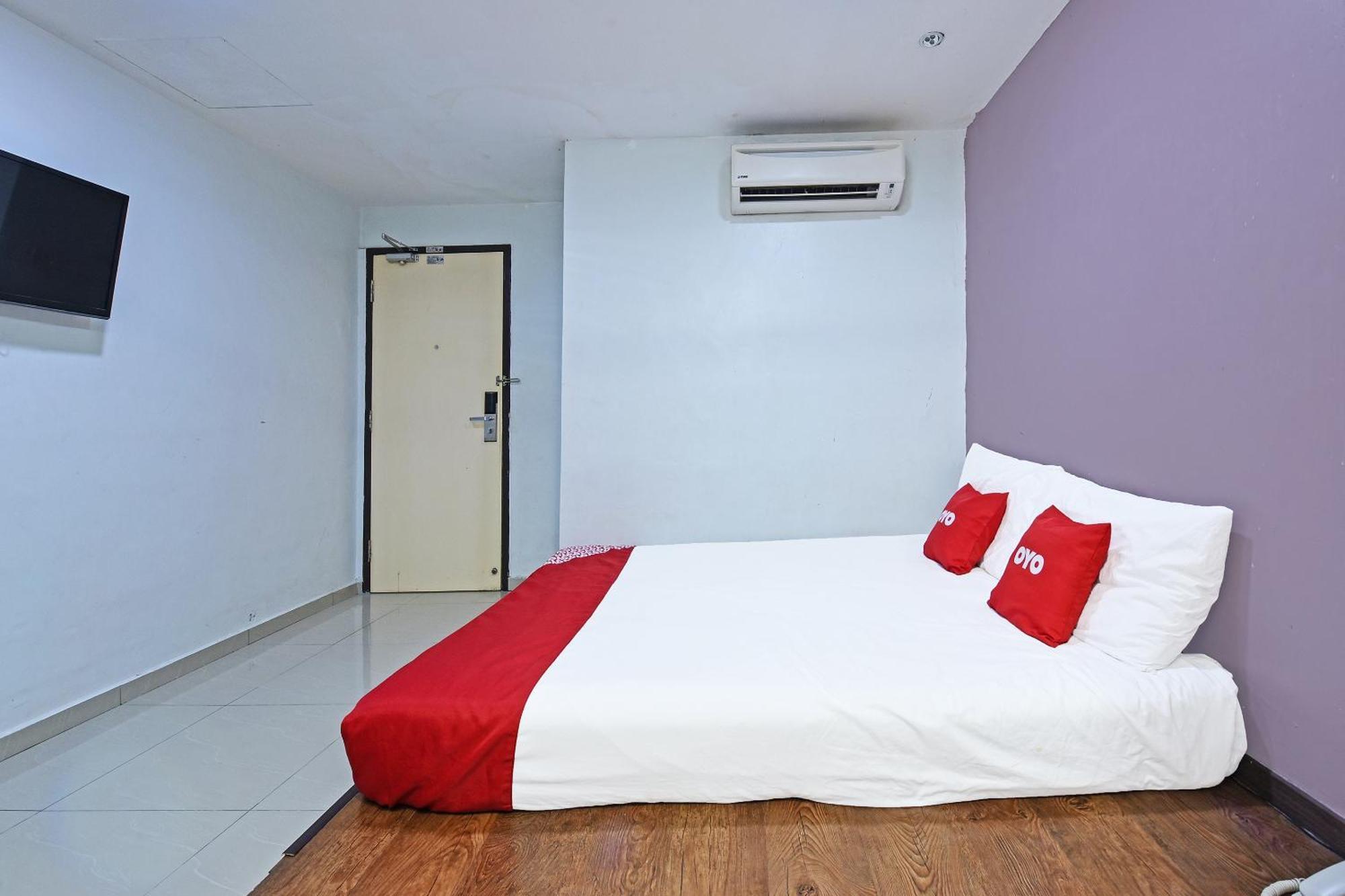 Super Oyo 992 Orange Hotel กัวลาปิลาห์ ภายนอก รูปภาพ
