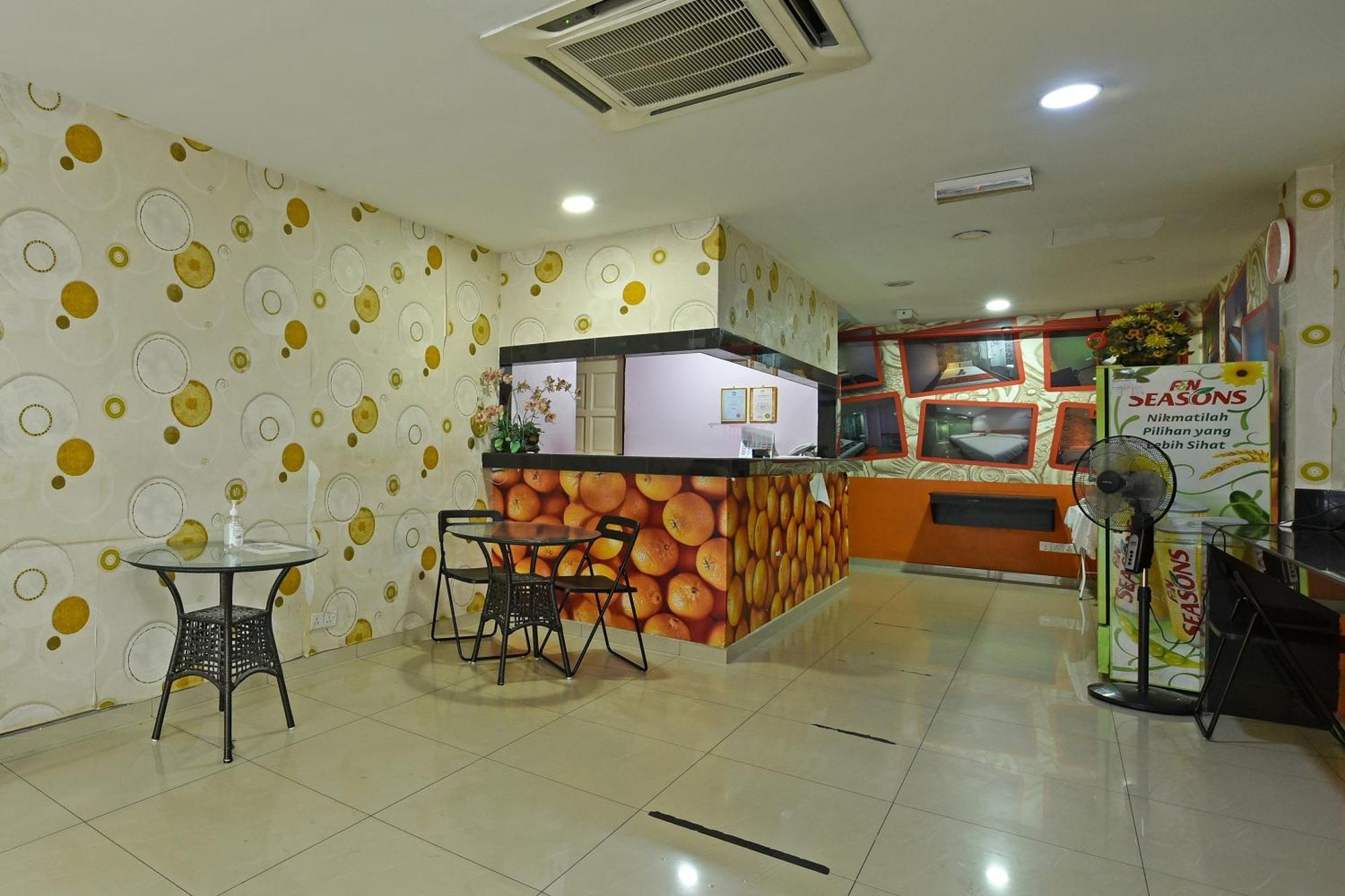 Super Oyo 992 Orange Hotel กัวลาปิลาห์ ภายนอก รูปภาพ