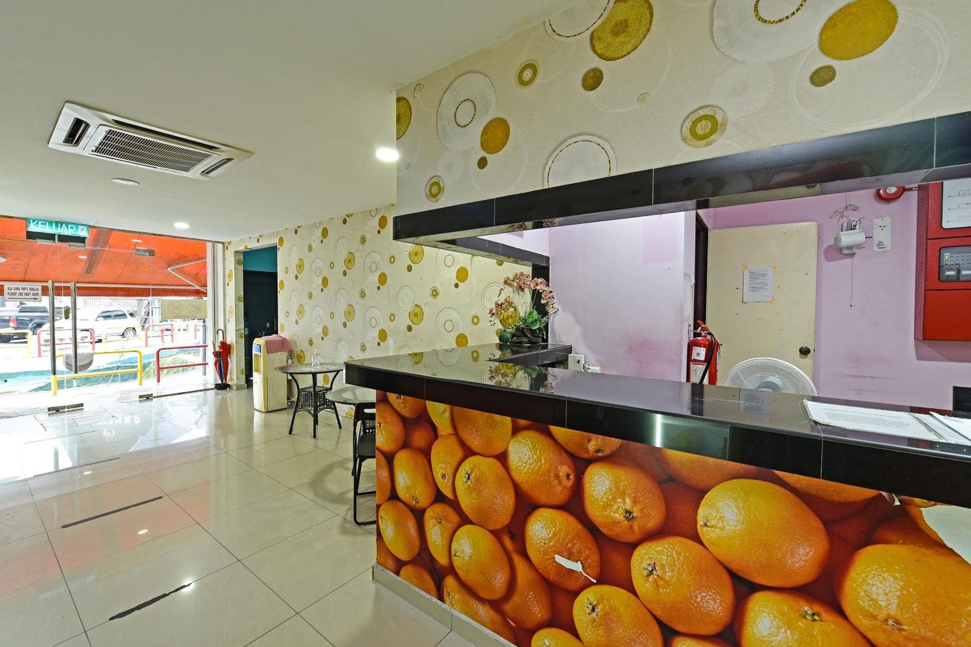 Super Oyo 992 Orange Hotel กัวลาปิลาห์ ภายนอก รูปภาพ